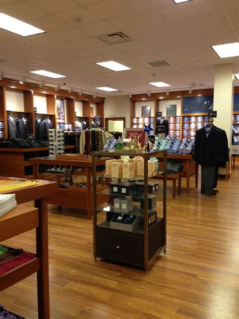 nearest brooks brothers outlet store.